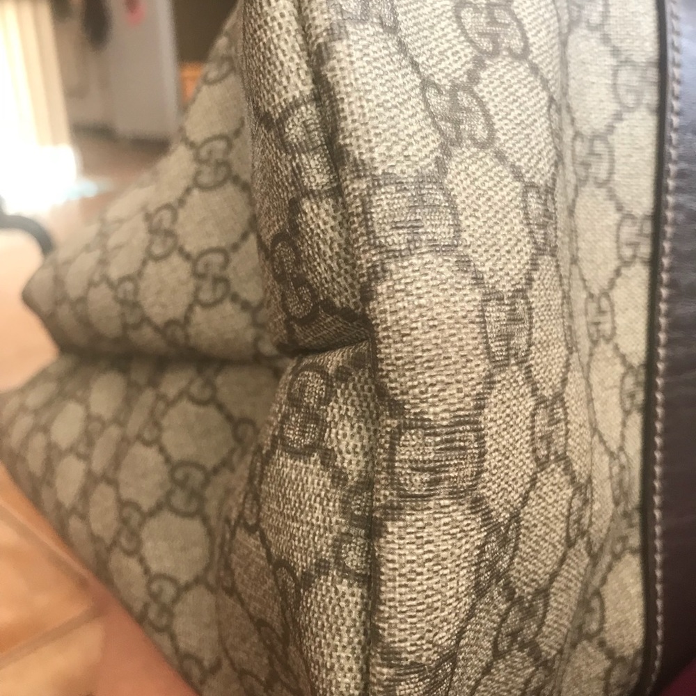 Extra pictures of Gucci handbag.